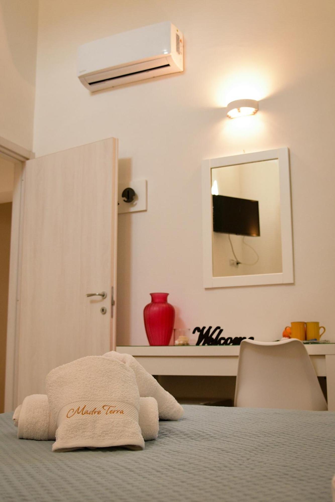 Madre Terra Apartment & Rooms Terrasini Luaran gambar
