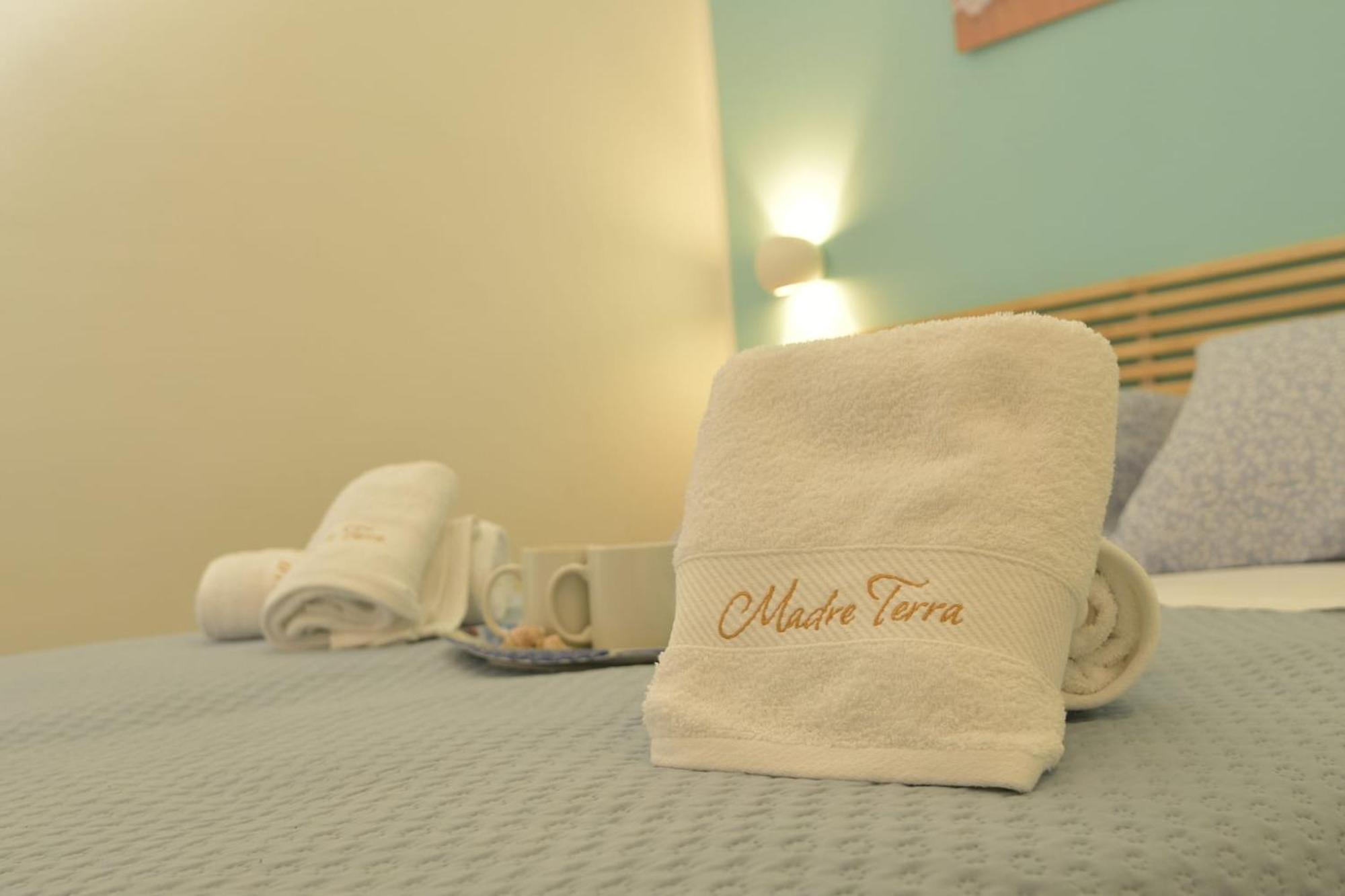 Madre Terra Apartment & Rooms Terrasini Luaran gambar